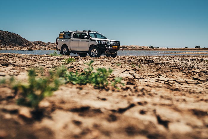 Excursiones guiadas en convoy por Damaraland en Namibia-dry-river-gorge-Khowarib